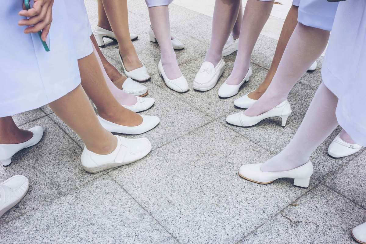 best all white nursing shoes