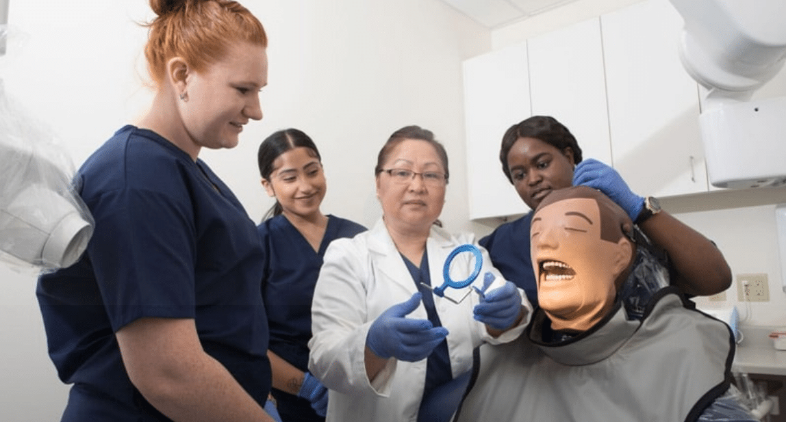 Dental Assistant vs. Dental Hygienist