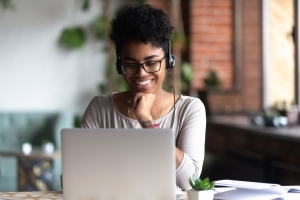 Smiling woman on the computer
