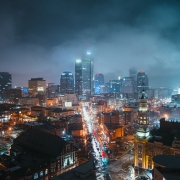 Vista nocturna de Indianápolis, Indiana