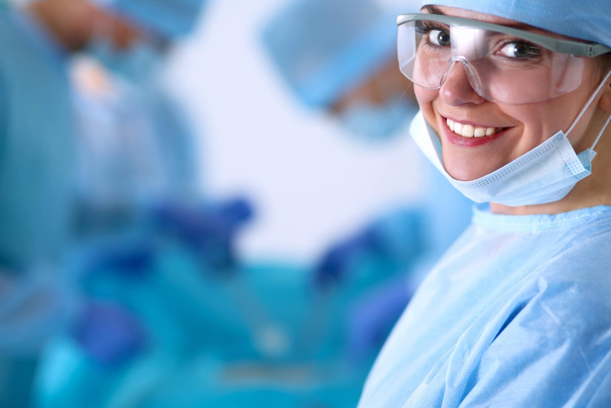 Profesional médico en un quirófano